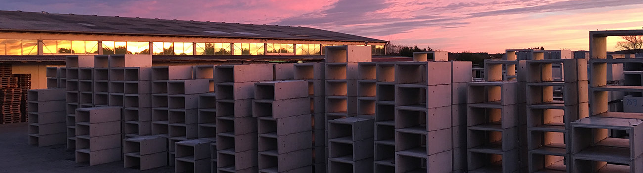 Lagerplatz für Betonlichtschächte